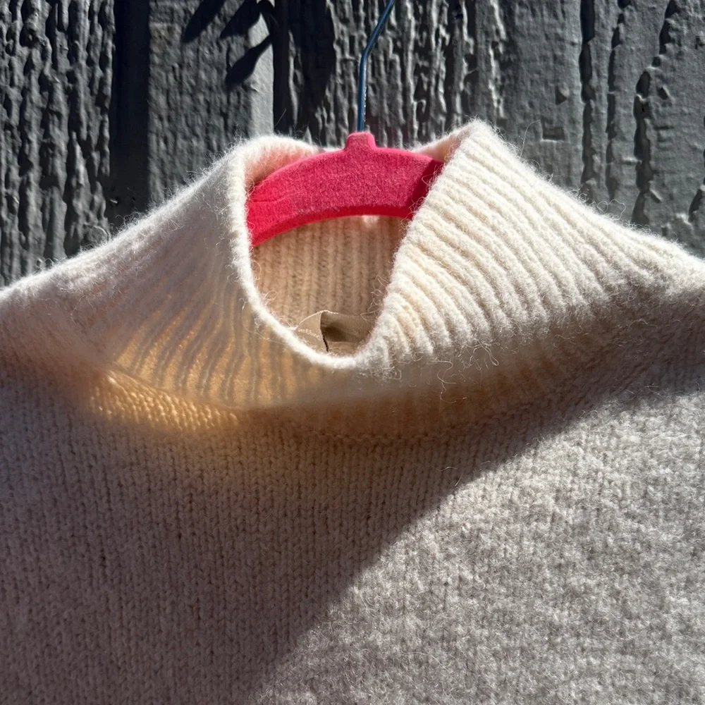 Everlane Cream Turtleneck Merino Wool Blend Sweater Size: M - Picture 6 of 9